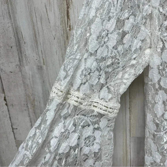 Lola P lace blouse top Womens size Medium Ivory Bell Sleeve - Picture 5 of 7